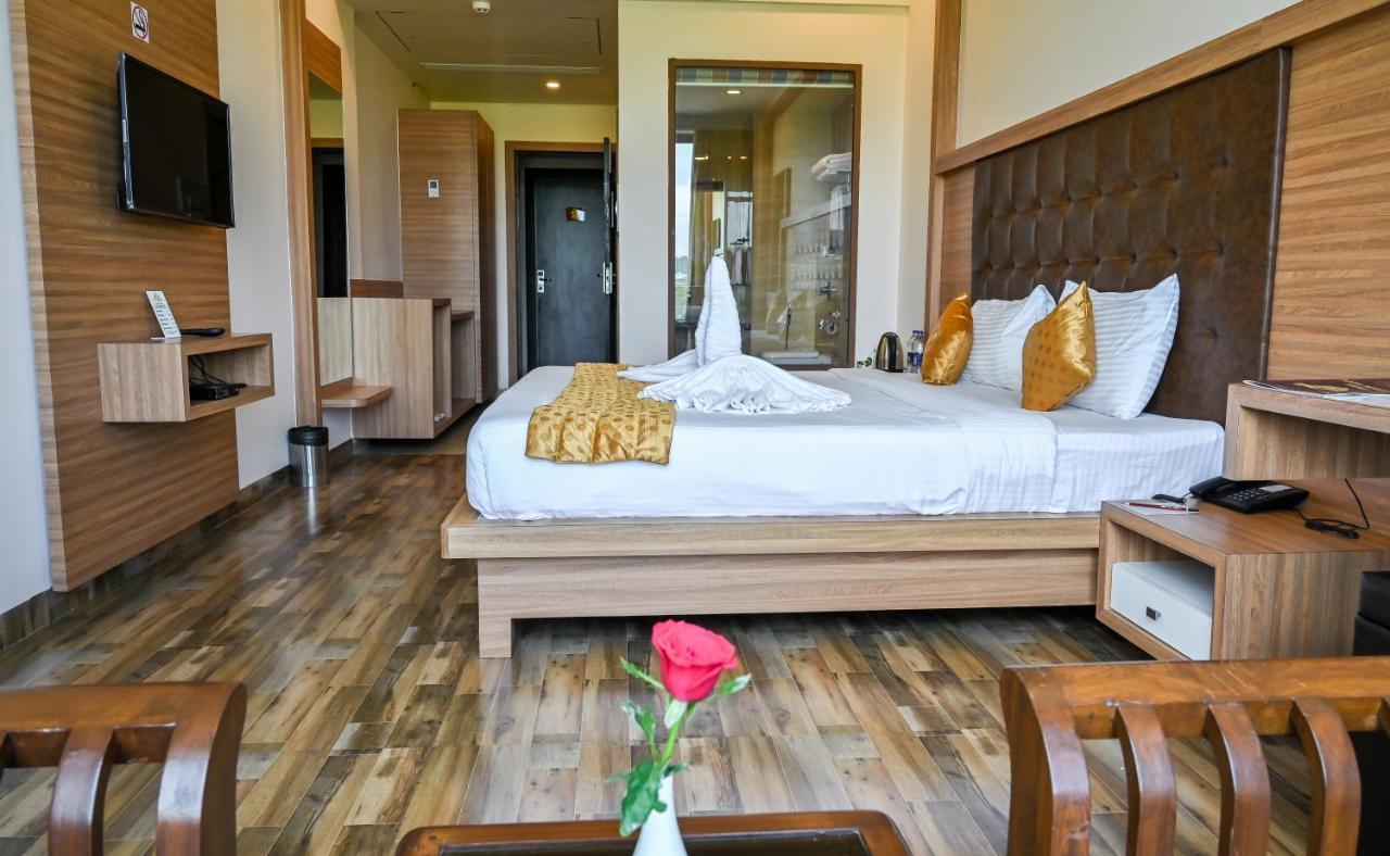 Hotel Laxmi Empire GOA Екстериор снимка