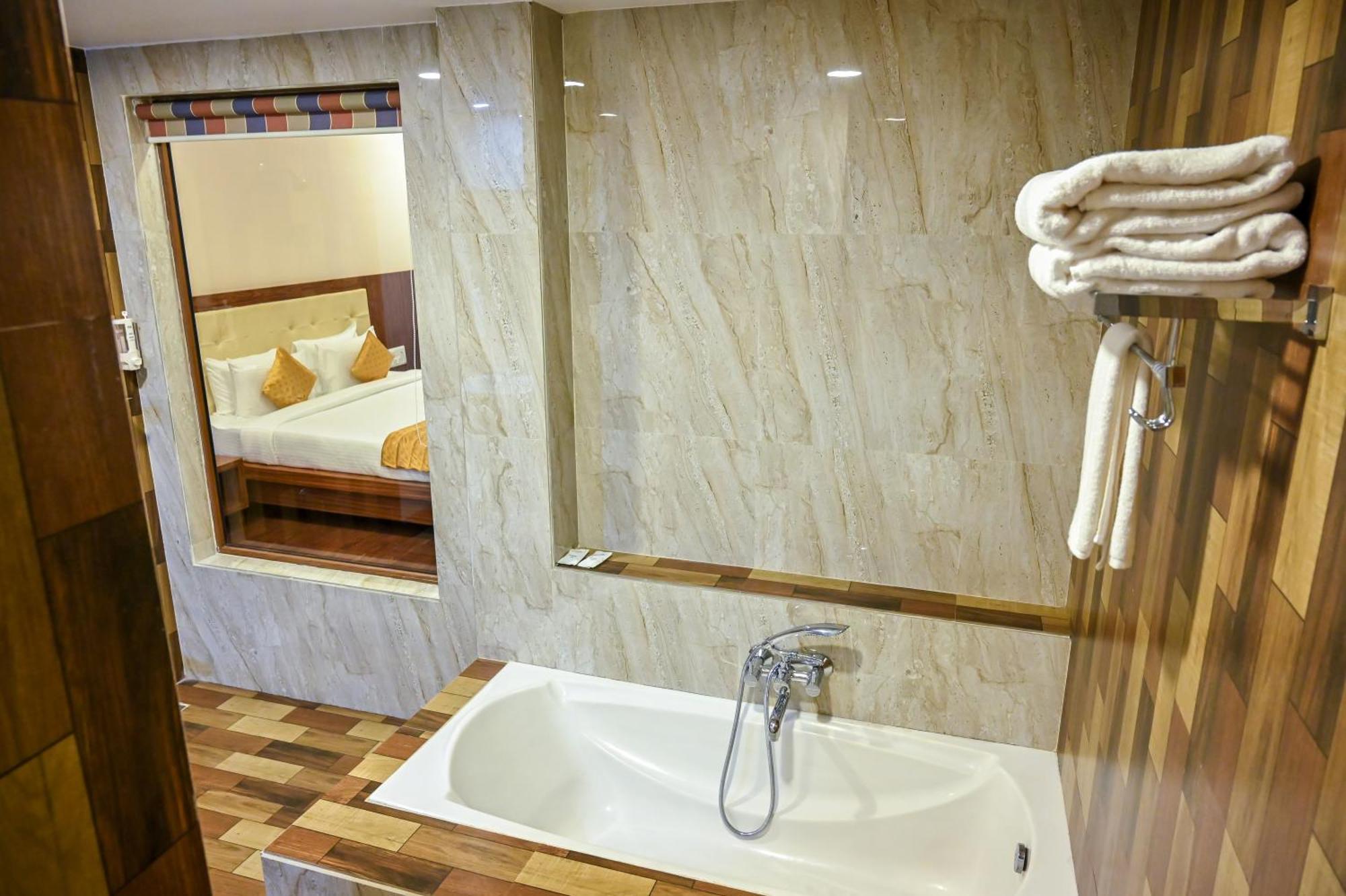 Hotel Laxmi Empire GOA Екстериор снимка